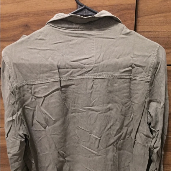 Button up - Picture 2 of 2